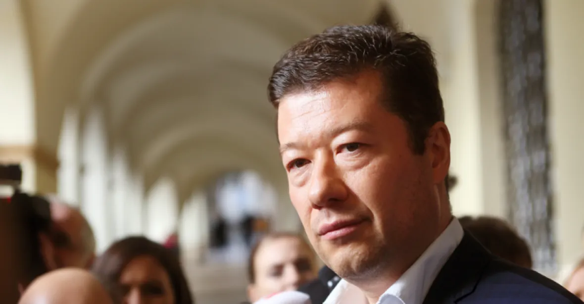 Poslanci vyzvali vládu, aby dál podporovala Ukrajinu, Okamura s SPD byli proti