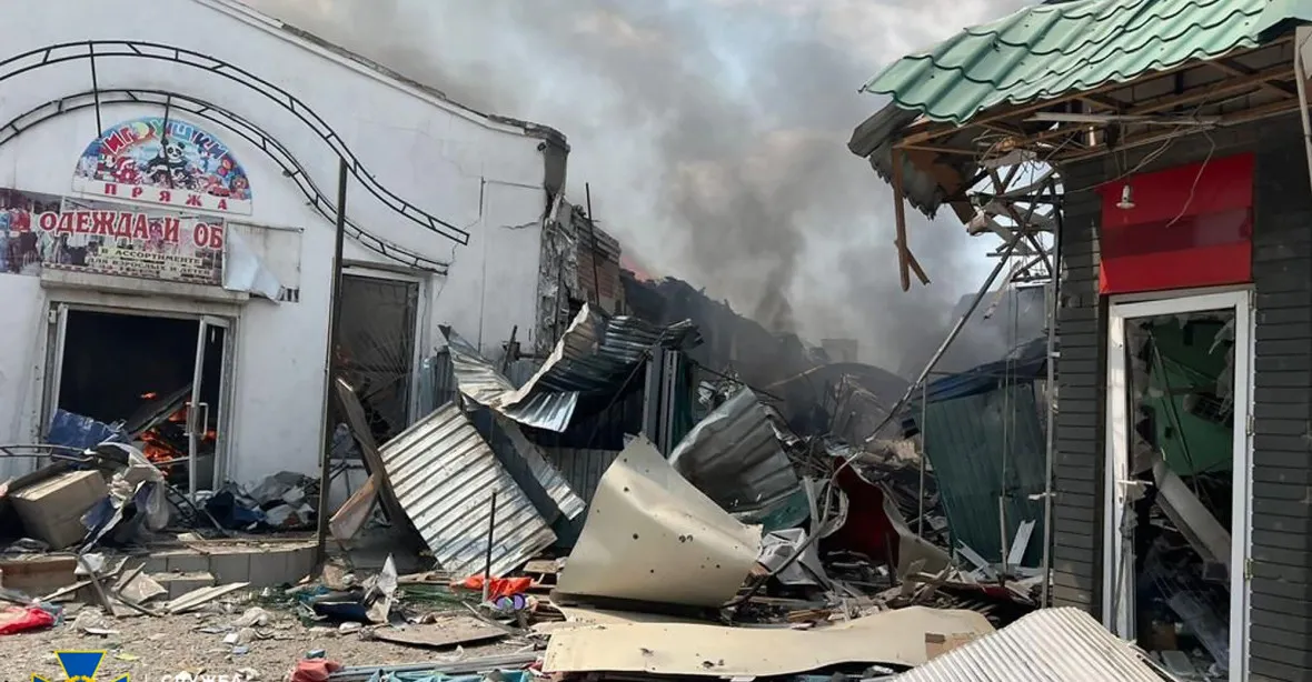 Zachraň se, kdo můžeš, vyzývá starosta občany ukrajinského Slovjansku po smrtícím bombardování