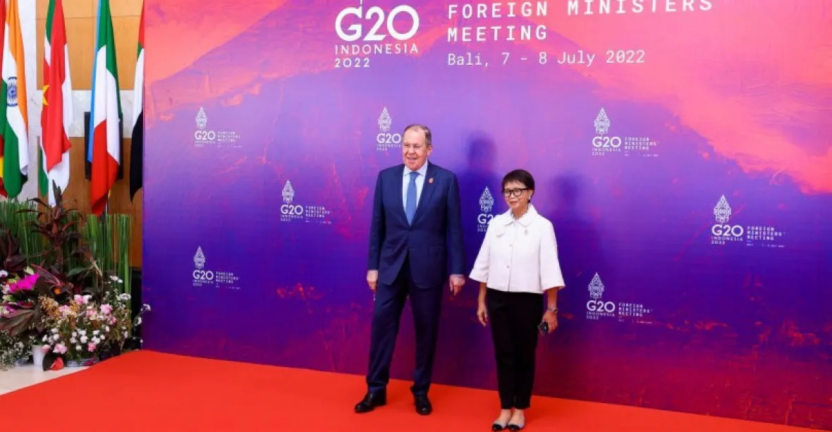 „Kdy zastavíš válku?“ Hostitelka G20 vyzvala Lavrova k ukončení bojů. Ten předčasně odjede