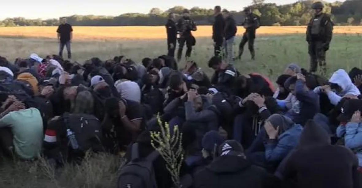 Maďarská „jižní hranice je v obležení migrantů,“ jsou vyzbrojeni automatickými zbraněmi