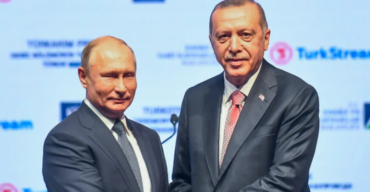 Erdogan si vychutnal Putina. Nechal jej nervózního čekat před kamerami