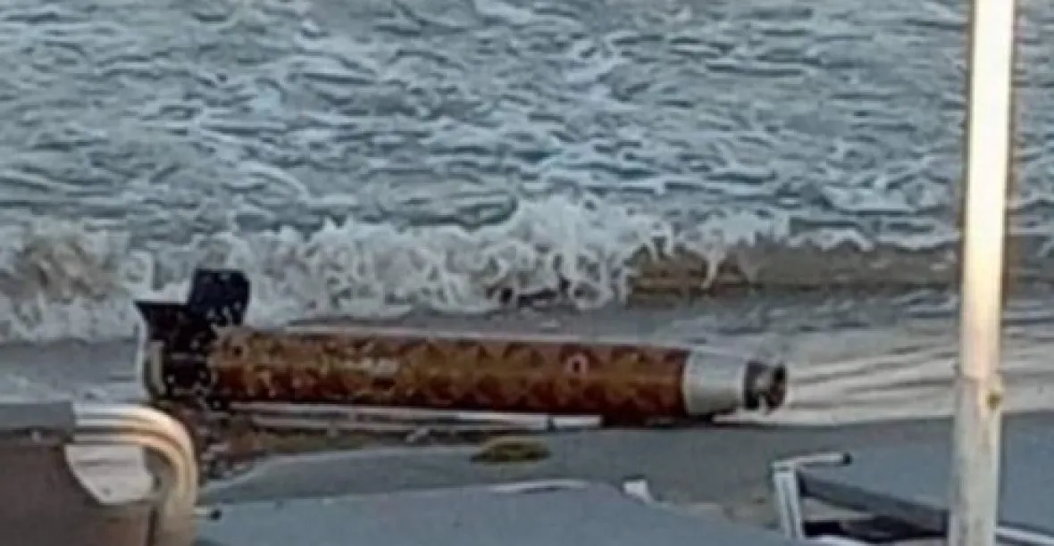 Vyplavená ruská raketa vyděsila návštěvníky pláže u letoviska plného Čechů