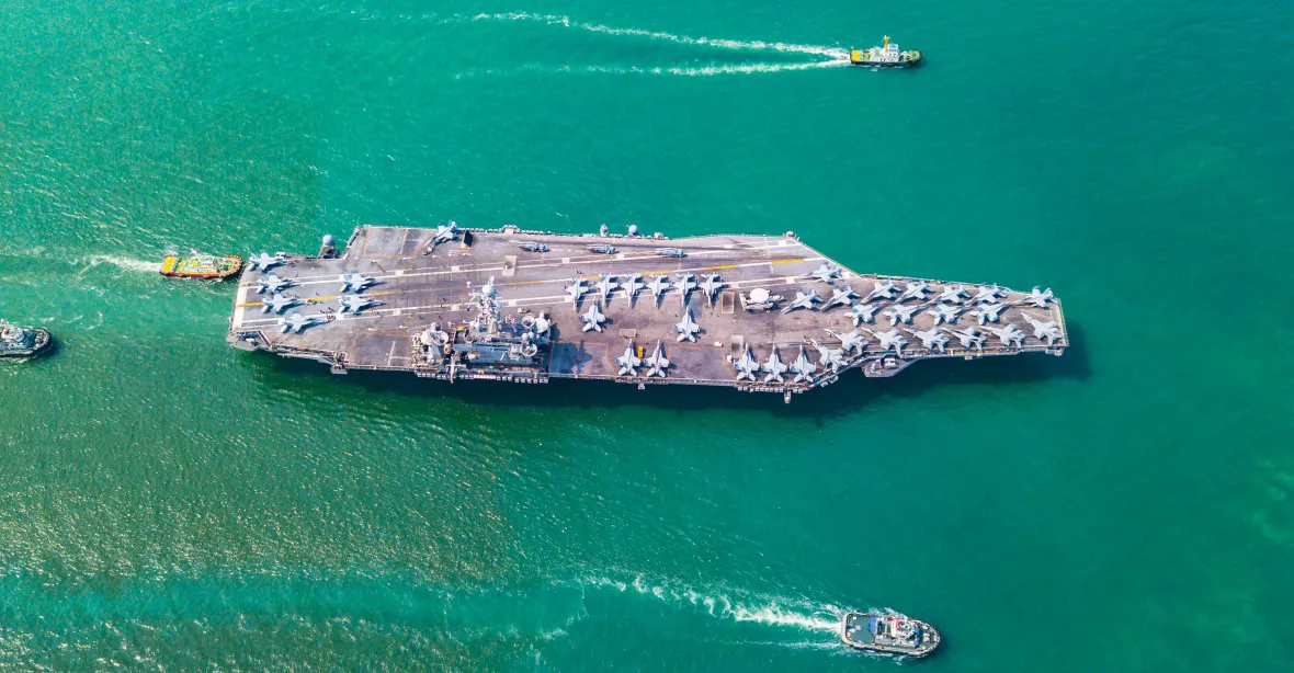 Americké námořnictvo přesouvá lodě k Tchaj-wanu. Čína bije na poplach
