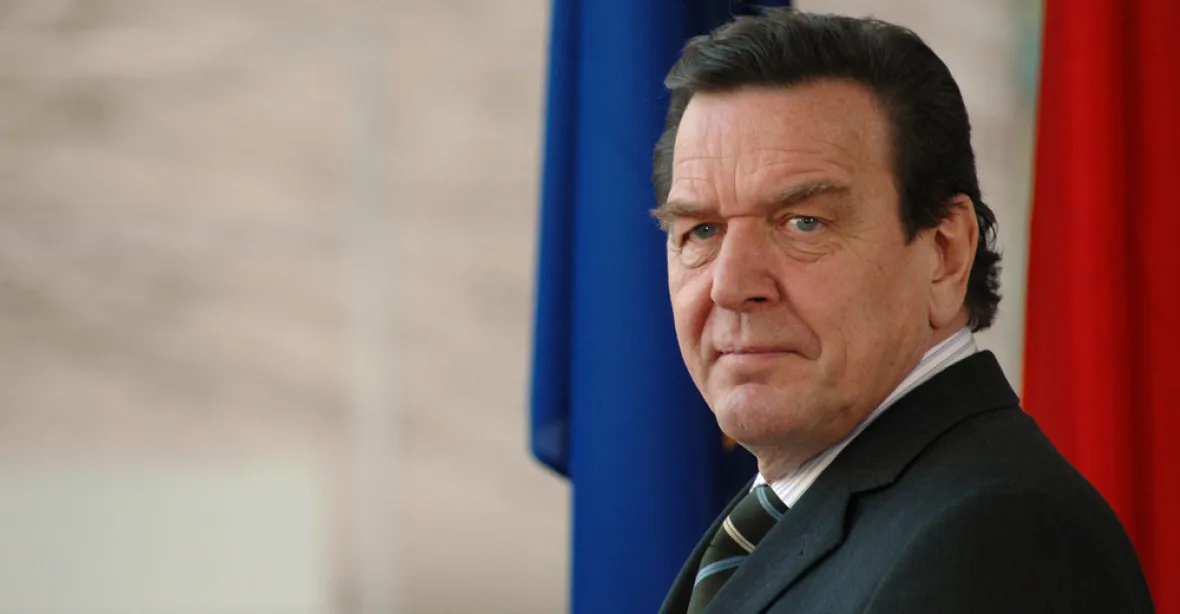 Kreml chce vyjednávat, oznámil Putinův přítel Schröder po návratu z Moskvy