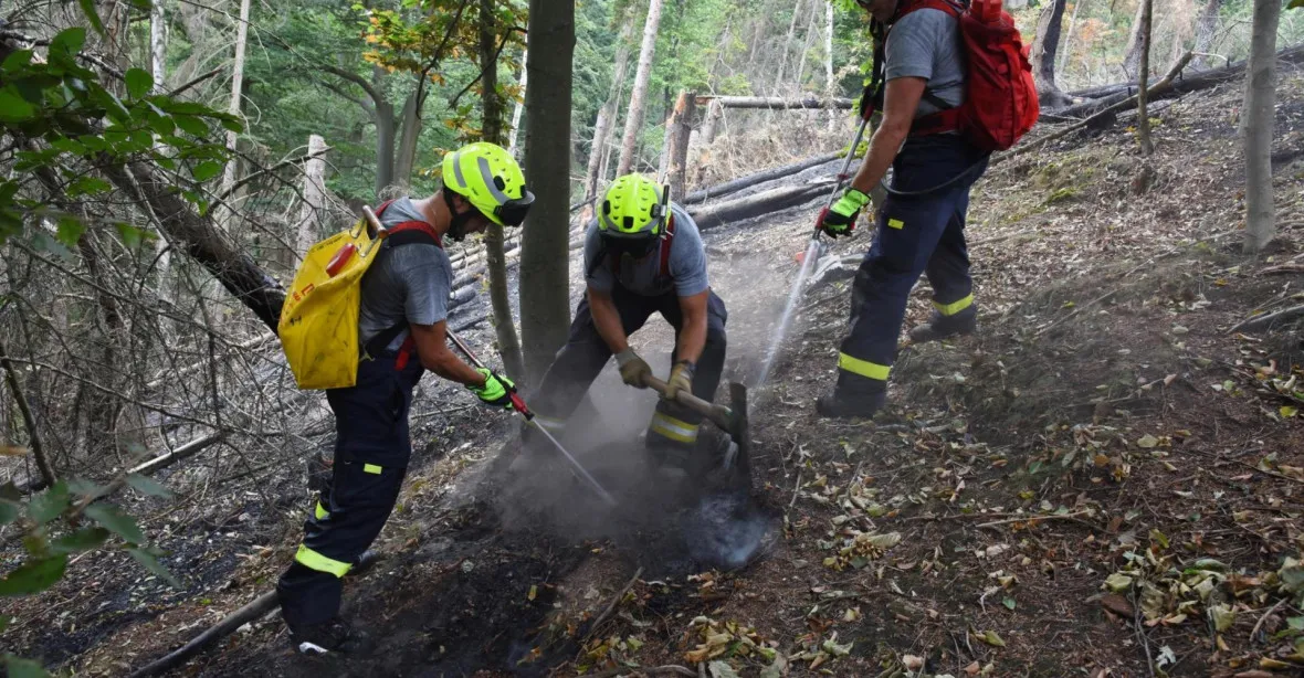 Velmi drahý požár Českého Švýcarska. Jen nasazení hasičů  stojí desítky milionů denně