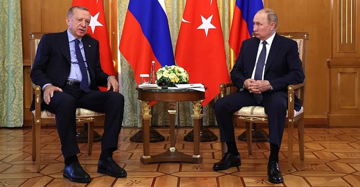 Putin s Erdoganem u malého stolu. Chce nové vztahy hlavně kolem Sýrie