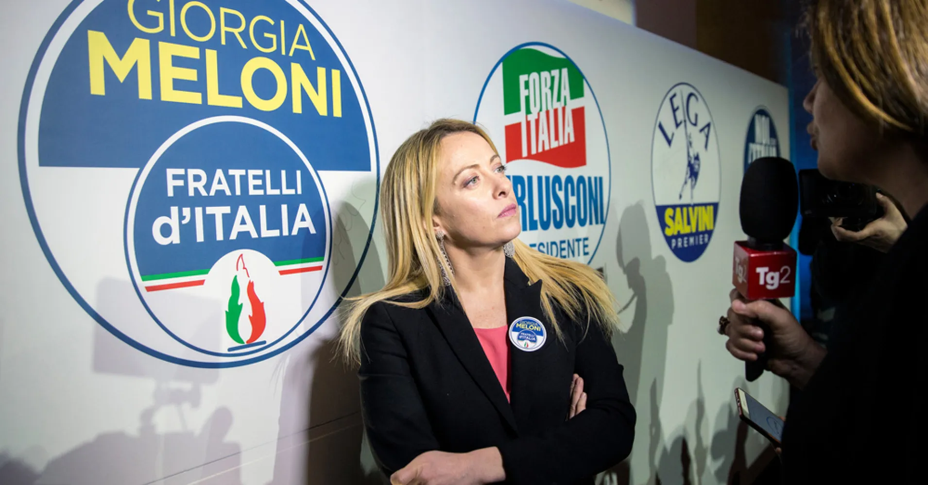 “Nessun disastro, nessuna fuga dall’eurozona”.  Meloni rifiuta i collegamenti con i fascisti italiani