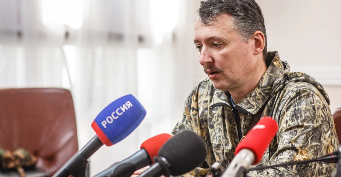 Separatista Strelkov se pokusil tajně dostat na frontu, byl však zadržen na Krymu
