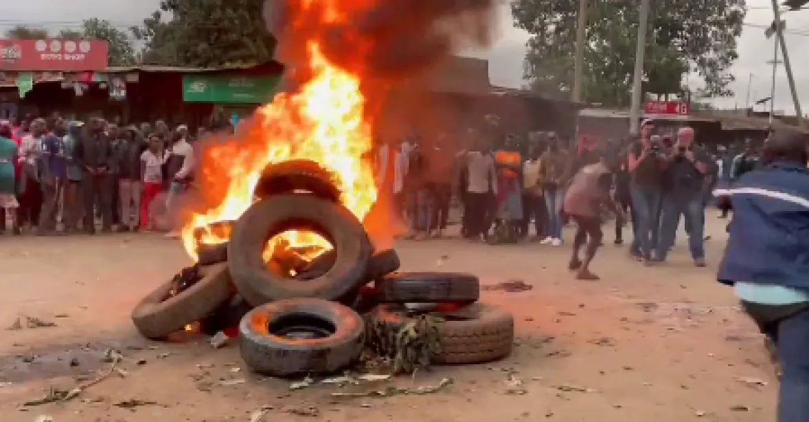 Jedni slaví a druzí pálí pneumatiky. Nový keňský prezident Ruto vyhrál velmi těsně