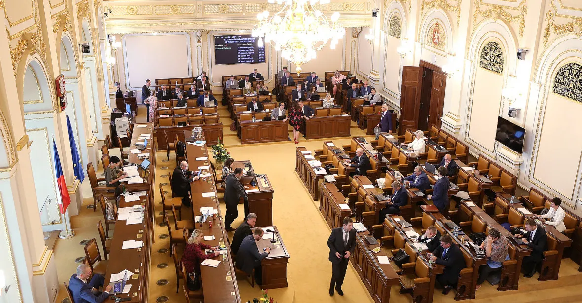 Poslanci ANO vyvolají sněmovní jednání o vyslovení nedůvěry Fialově vládě