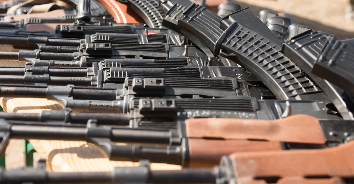 Kazachstán stopl vývoz zbraní. Ruské zdroje tvrdí, že tajně zásoboval Ukrajinu