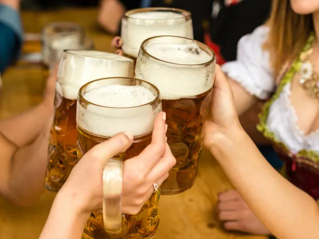 Oktoberfest se vrací, ceny piva ale nepotěší. Za tuplák dají návštěvníci i více něž 13 eur