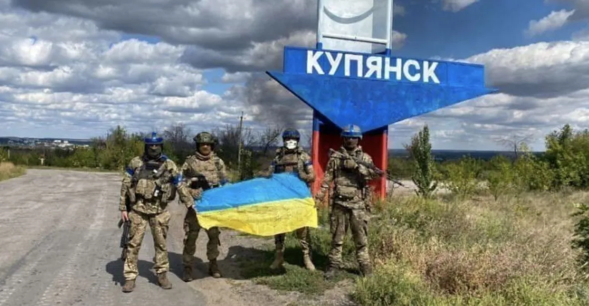 Zběsilý ústup Rusů: tank ztrácel posádku na útěku před Ukrajinci