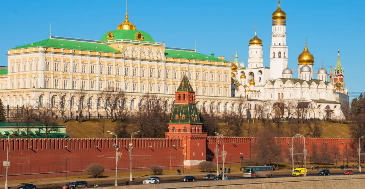 Ovlivňování politiků a stran ve světě stálo Rusko miliardy, tvrdí tajné služby