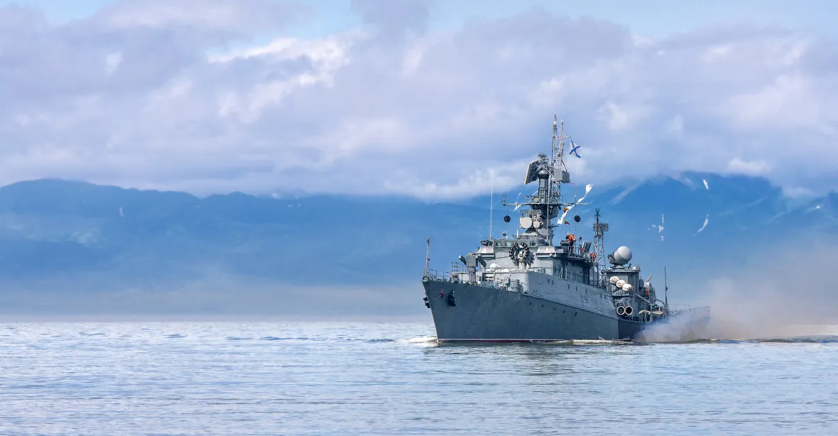 Neobvyklé manévry. Ruské a čínské námořnictvo spolu hlídkují v Tichém oceánu