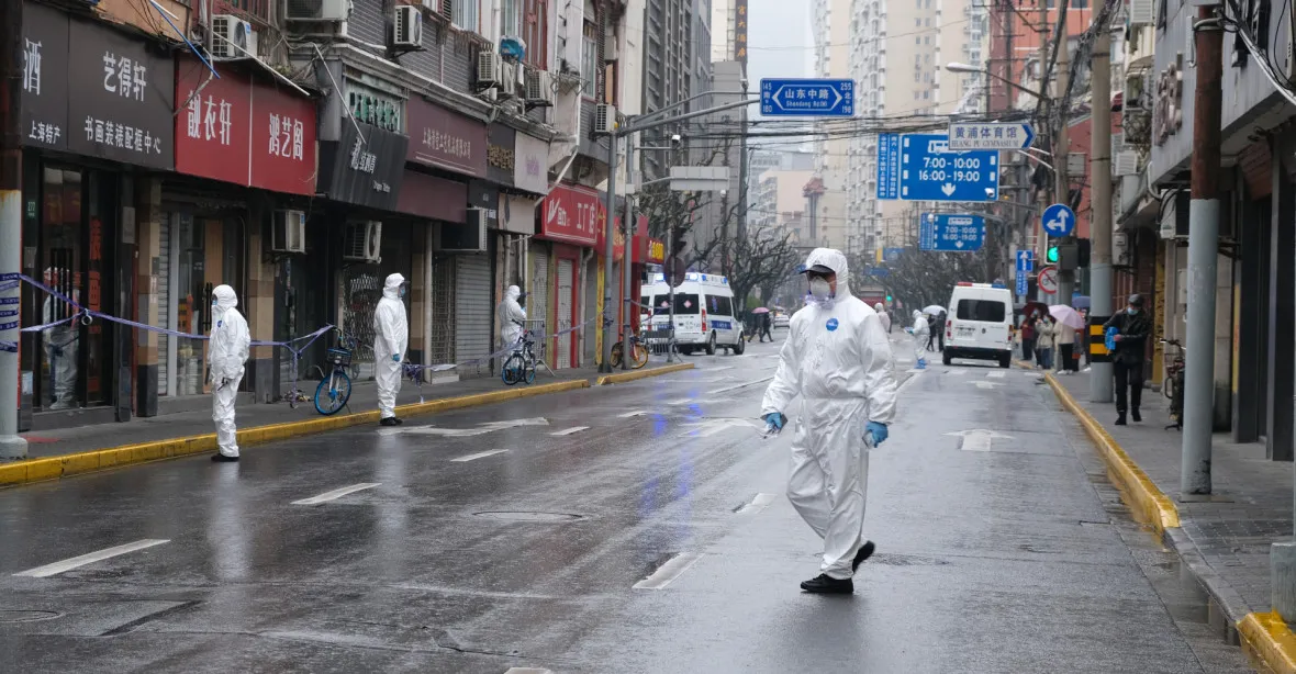 V Číně internovali lidi do covidové karantény. V autobuse jich 27 zahynulo