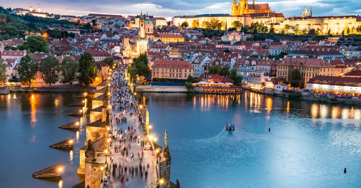 Praha opět omezila osvětlení památek, zvažuje i úplné vypnutí reflektorů