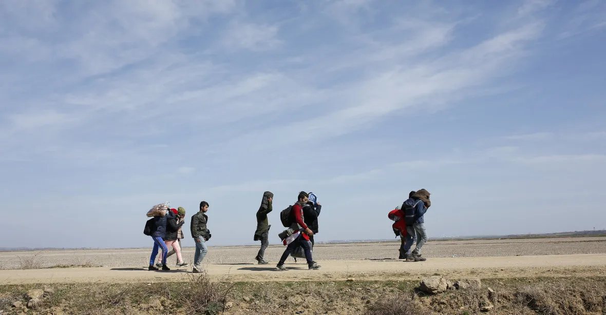 Na 85 000 syrských běženců chce společně k turecko-řecké hranici