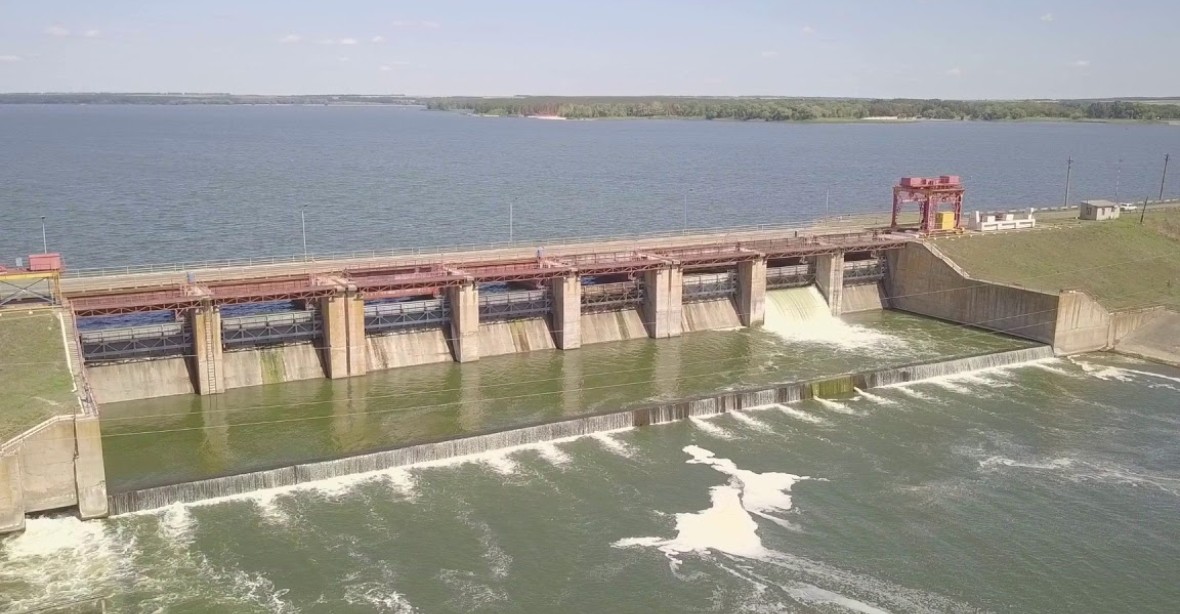 Rusové útočí na přehrady, mají obavy z ukrajinského postupu