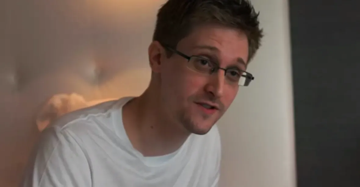 Whistleblower Snowden získal ruské občanství. Dekret podepsal sám Putin