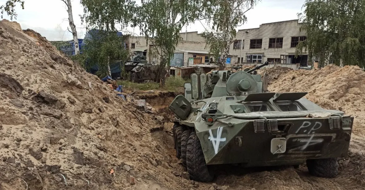 Ukrajinci ukořistili Rusům víc tanků a děl, než získali ze západu