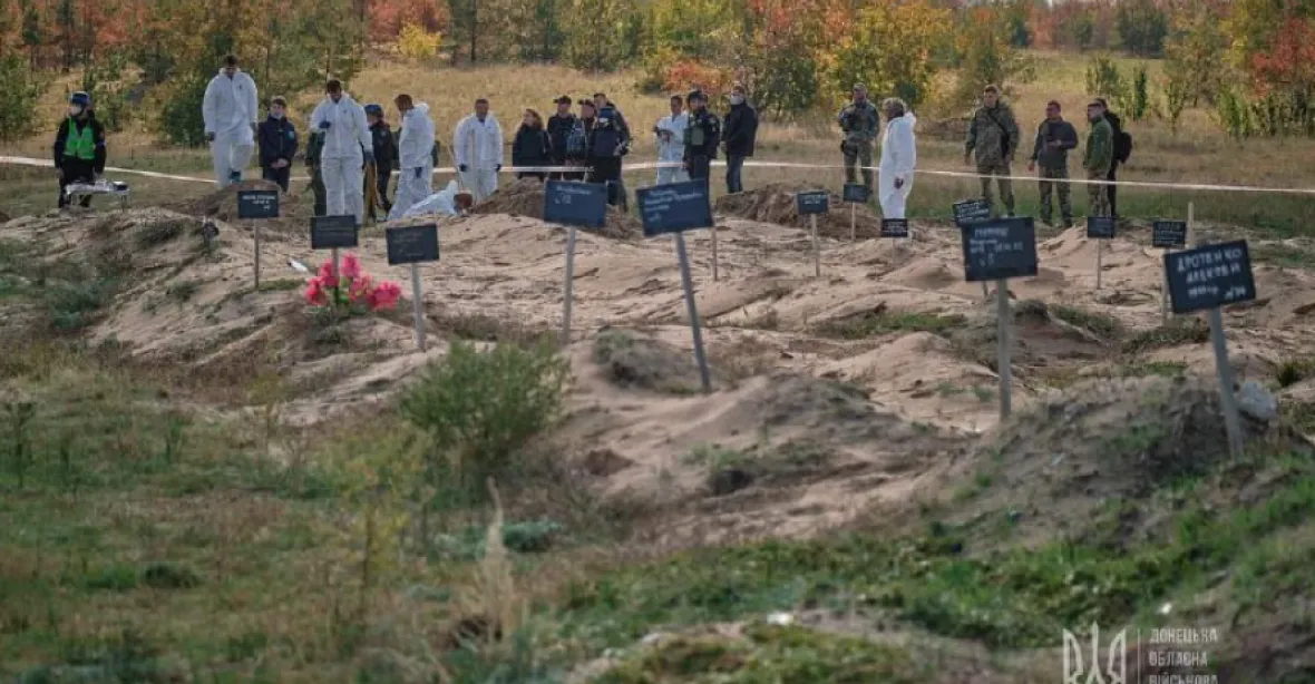 Hrůzné dědictví po okupantech v Lymanu: improvizovaný hřbitov a hromadný hrob