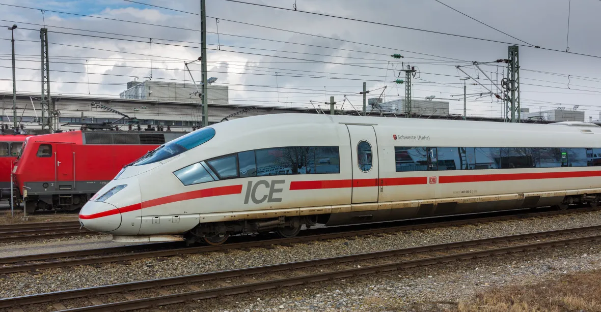 Sabotáž na kabelech zastavila vlaky na severu Německa