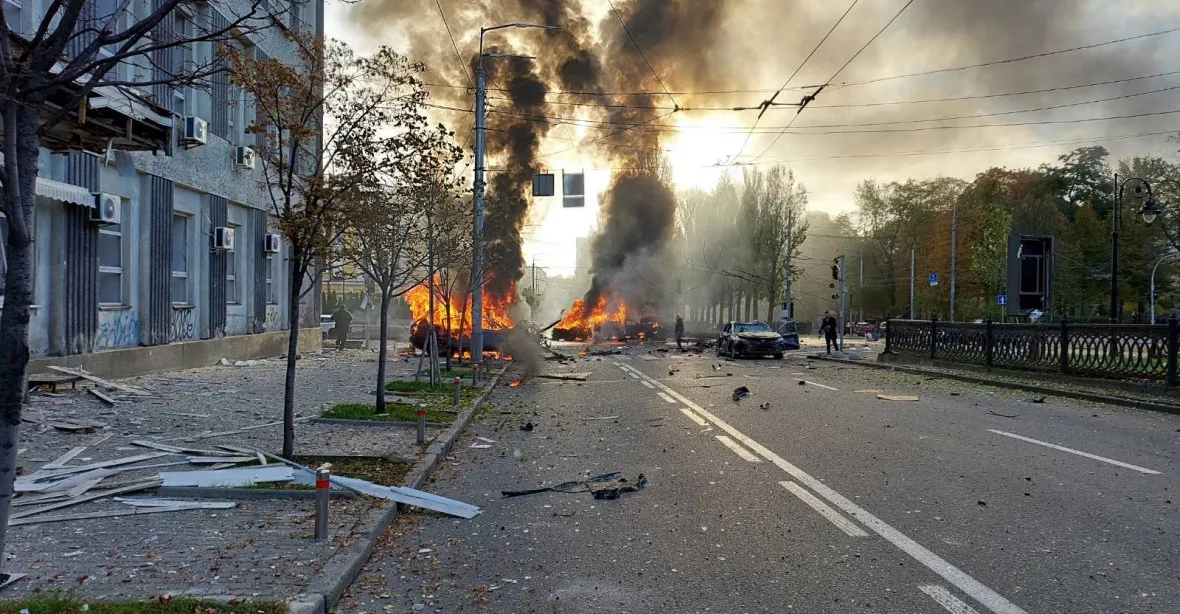 VIDEO: Výbuchy po celé Ukrajině, včetně Lvova a Kyjeva. Hlášeni jsou mrtví