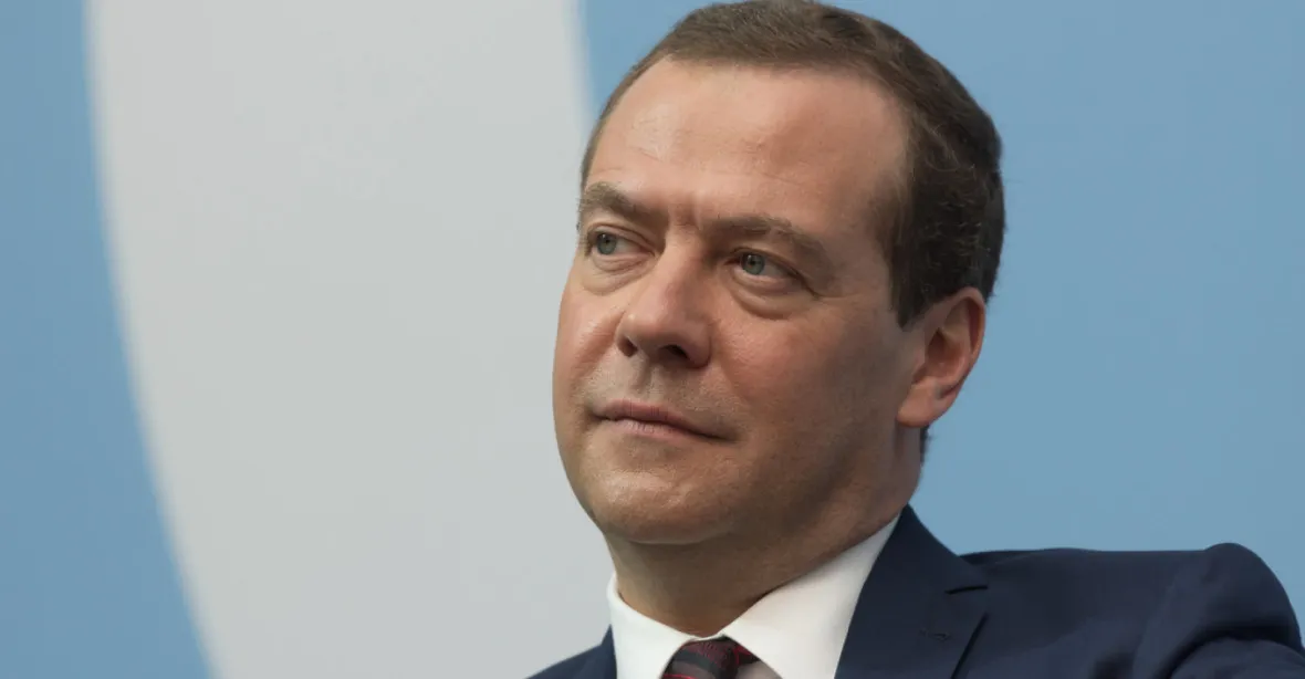 Medveděv mezi hledanými osobami. Jde po něm SBU kvůli výhrůžkám Ukrajině