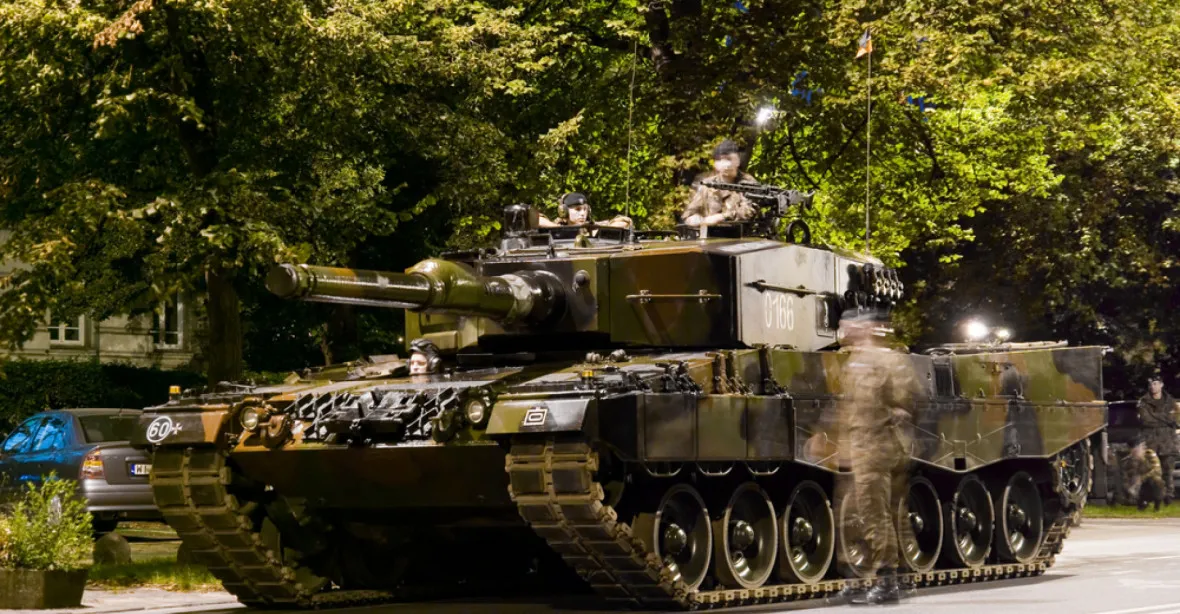 První Leopard z Německa dorazí v prosinci. Tankisté začínají výcvik příští týden