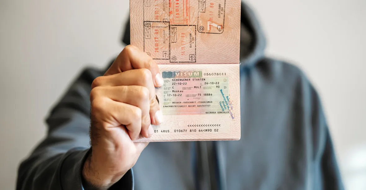Pro ruské turisty bude hranice uzavřená, vláda neuzná ani schengenská víza