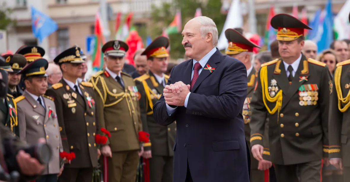 Bělorusko zavedlo režim protiteroristické operace. Lukašenko čeká, kdy Putin zavelí