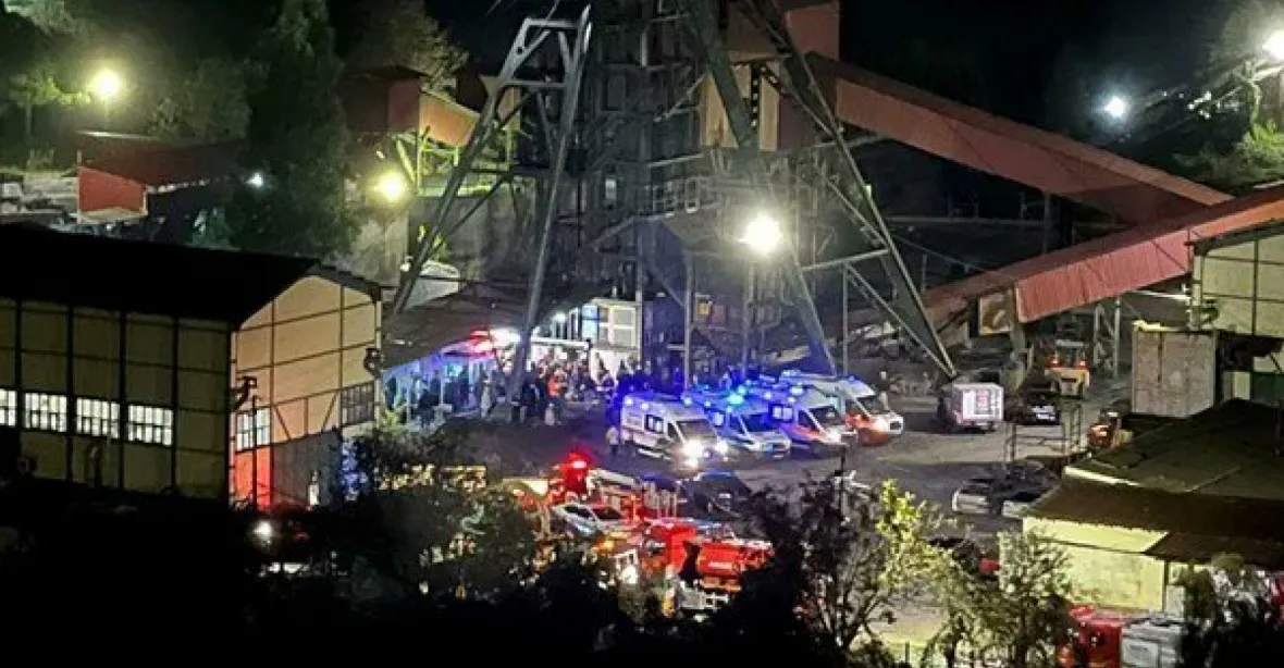Počet obětí po výbuchu v uhelném dole na severu Turecka stoupl na 41