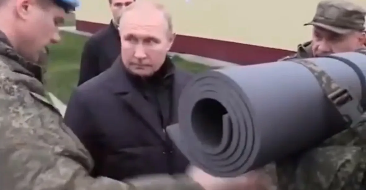 VIDEO: Putin s odstřelovací puškou. Kontroloval mobilizované poblíž Moskvy