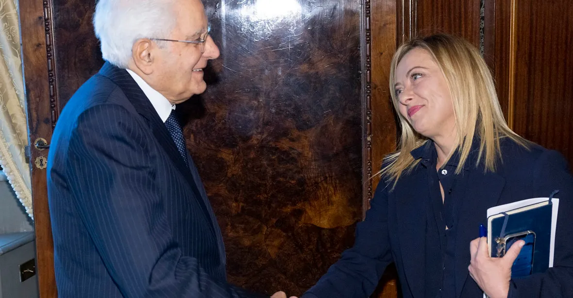 Prezident Mattarella jmenoval Meloniovou první italskou premiérkou