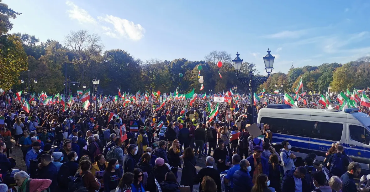 Obří podpora protestů v Íránu. V Berlíně demonstrovalo 80 000 lidí