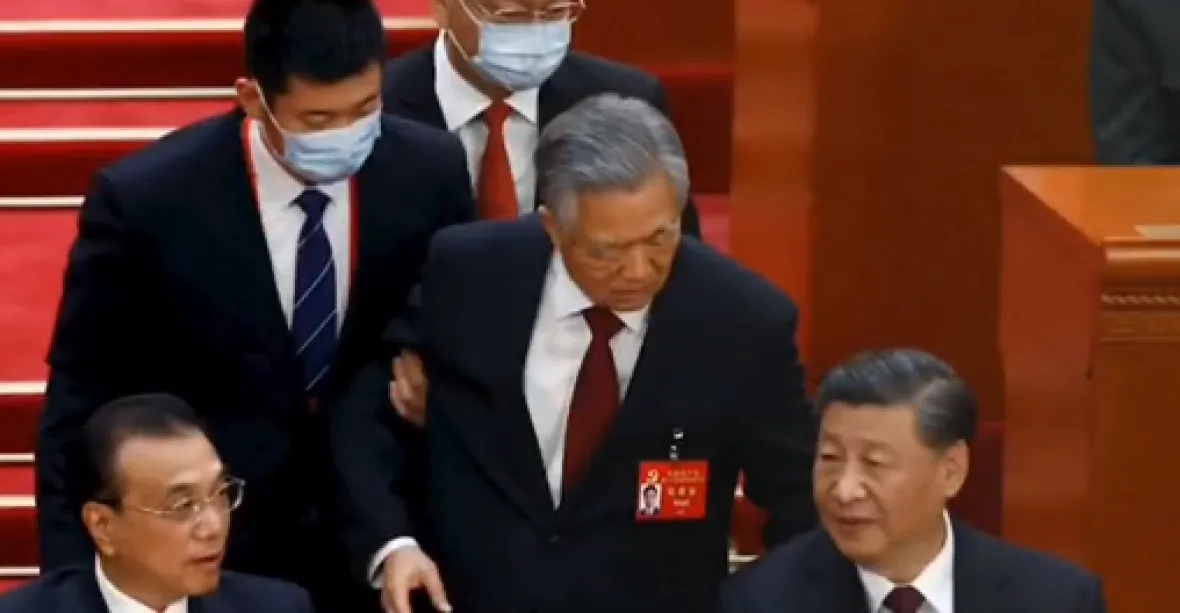 VIDEO: Kam zmizel bývalý čínský prezident? Ze sjezdu strany ho vyvedli