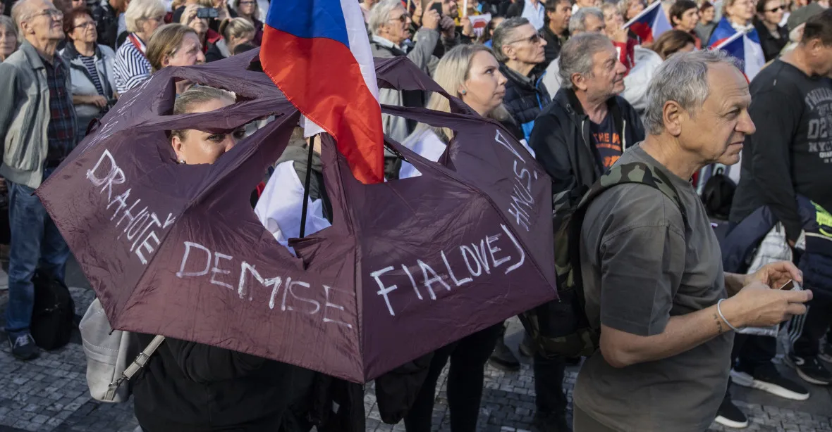 Na Václavském náměstí se konala protivládní demonstrace. Přišly desítky tisíc lidí