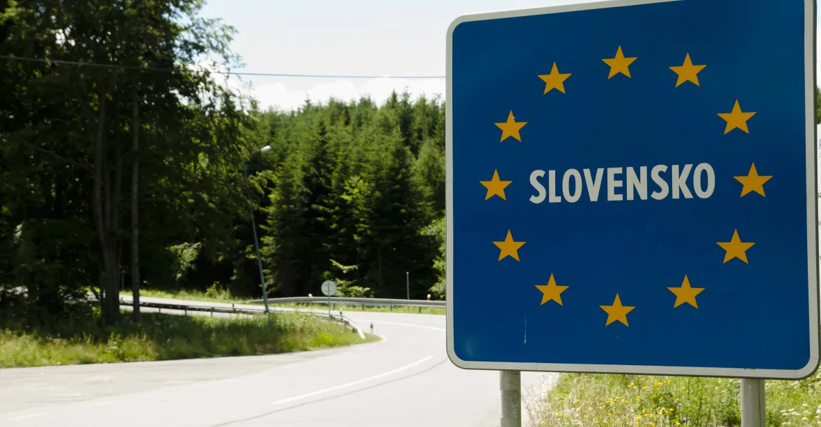 Kontroly na hranicích se SR podle Bratislavy porušují Schengen; Praha to odmítá