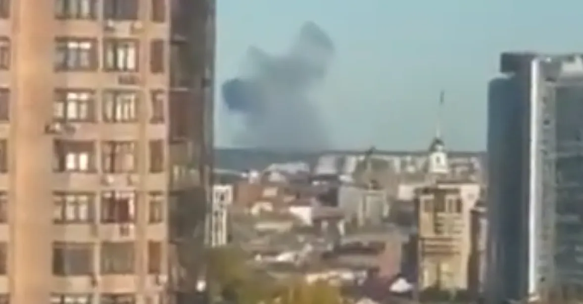 Rusko zaútočilo raketami po celé Ukrajině, část Kyjeva je bez proudu