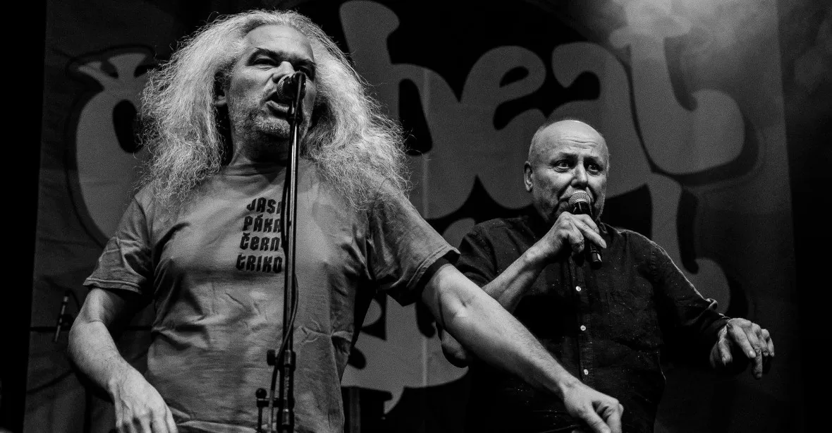 „Starej bejt každej neumí.“ Ve věku 68 let zemřel rocker Michal Ambrož z Jasné Páky
