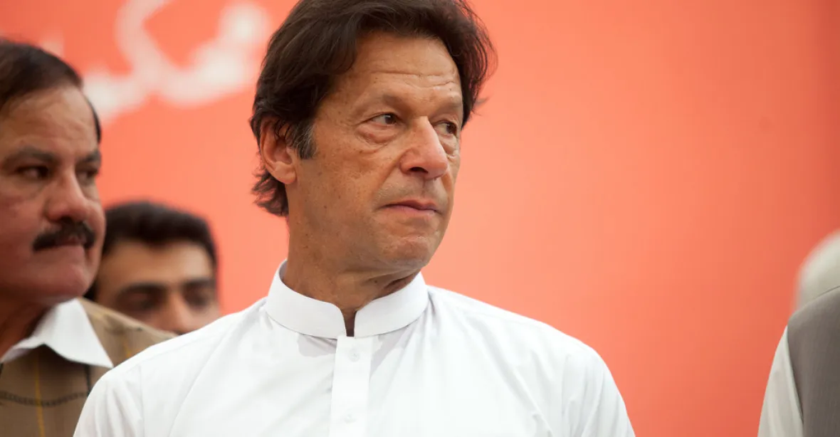 Bývalý pákistánský premiér Imran Chán byl postřelen během demonstrace