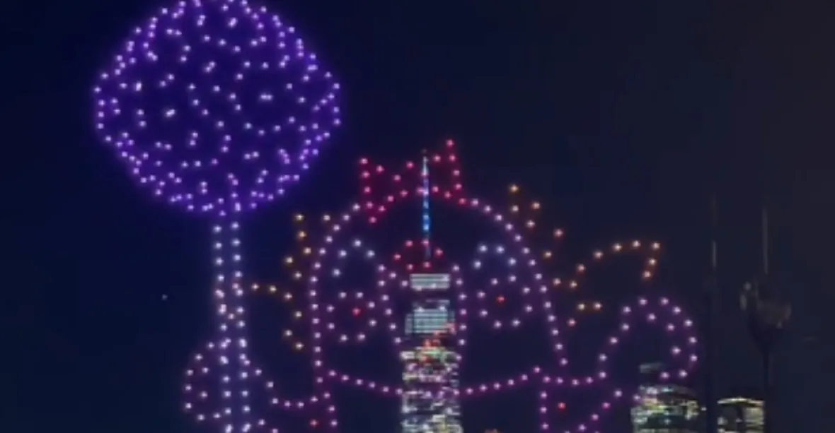 VIDEO: Dronová show nad New Yorkem. „Požírač času“ Candy Crush oslavil 10 let