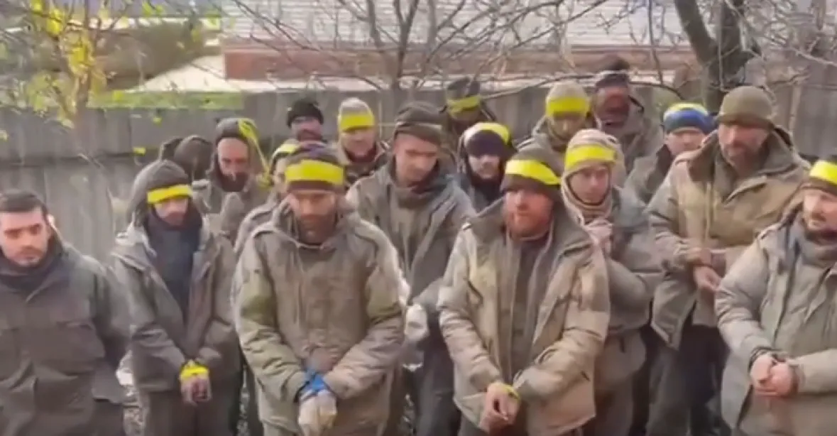 VIDEO: „Jsme jenom maso.“ Dvacet Rusů zalezlo do sklepa a čekalo na Ukrajince