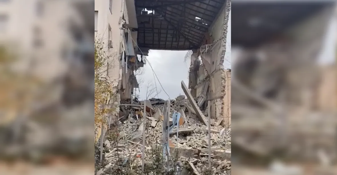 VIDEO: Ukrajinci odpálili budovu policejního ředitelství v Chersonu. Byla plná min