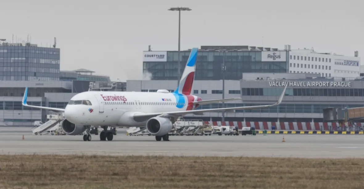 Provoz pražského letiště byl pozastaven kvůli požáru naváděcích světel