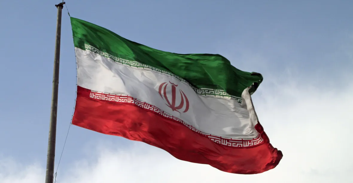 VIDEO: Protirežimní protest? Íránští fotbalisté nezpívali před zápasem hymnu