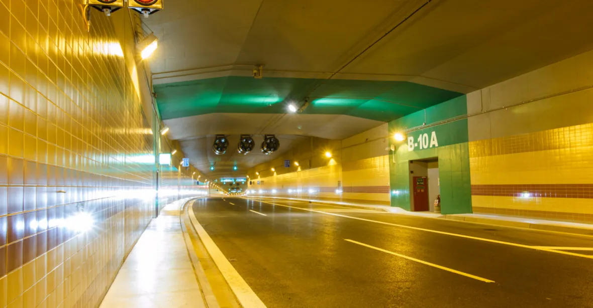 Výpadek kamer vyřadil z provozu tunely. Na pražském okruhu jsou kolony