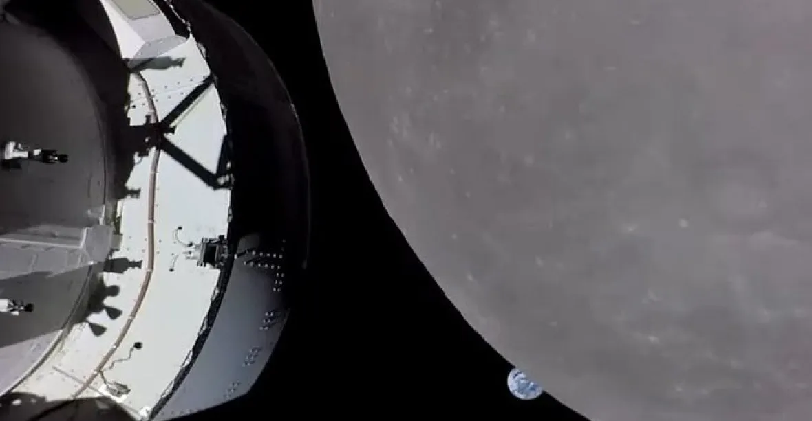 OBRAZEM: Po půl století. Mise Artemis se přiblížila k Měsíci na 128 kilometrů