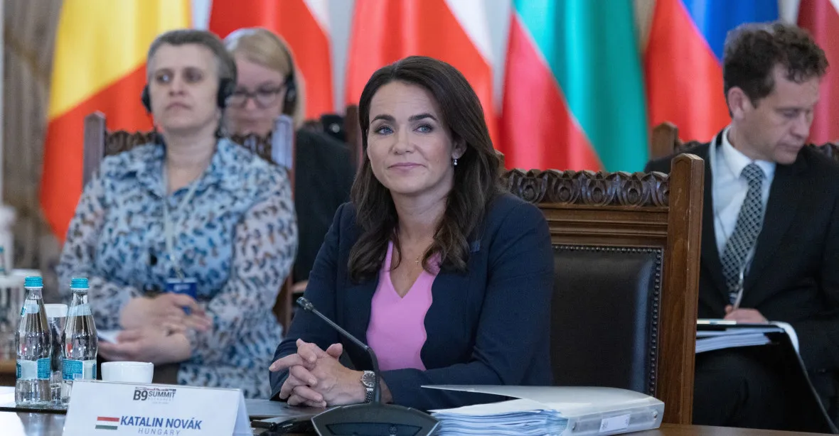 Maďarsko prolamuje ledy. Prezidentka navštíví Kyjev, pozval ji Zelenskyj